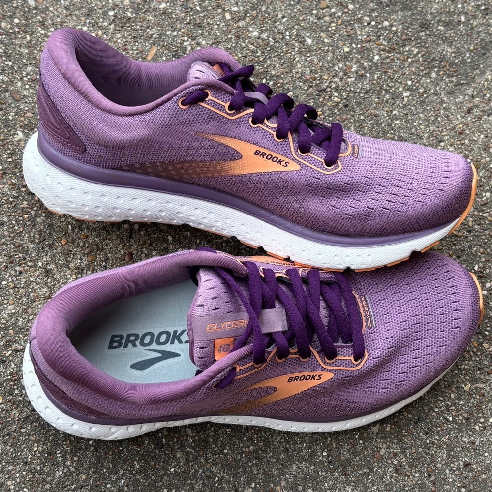 Brooks Women's Purple Running Shoes sz 7